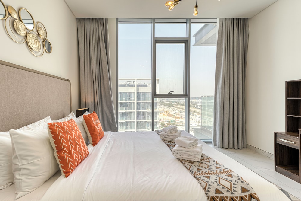 PVH - 1BR Lagoon View - District One