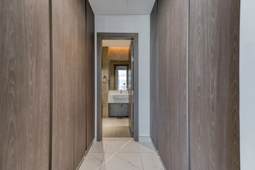 PVH - 1BR Lagoon View - District One