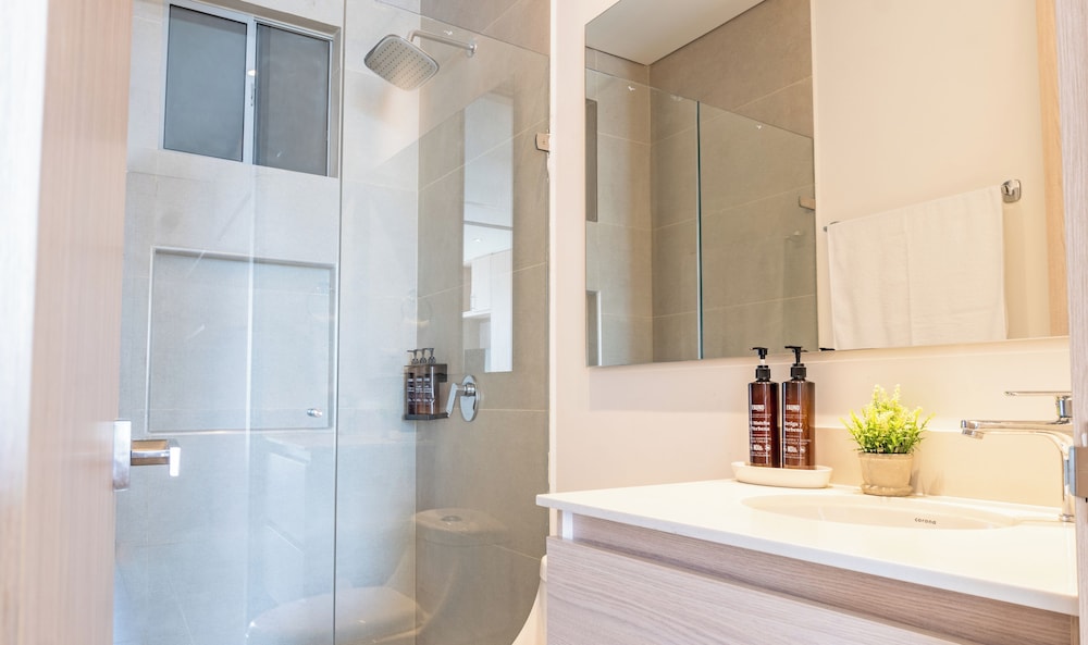 Salguero Suites By HostPro