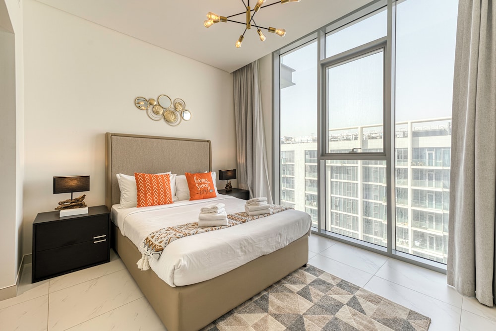 PVH - 1BR Lagoon View - District One