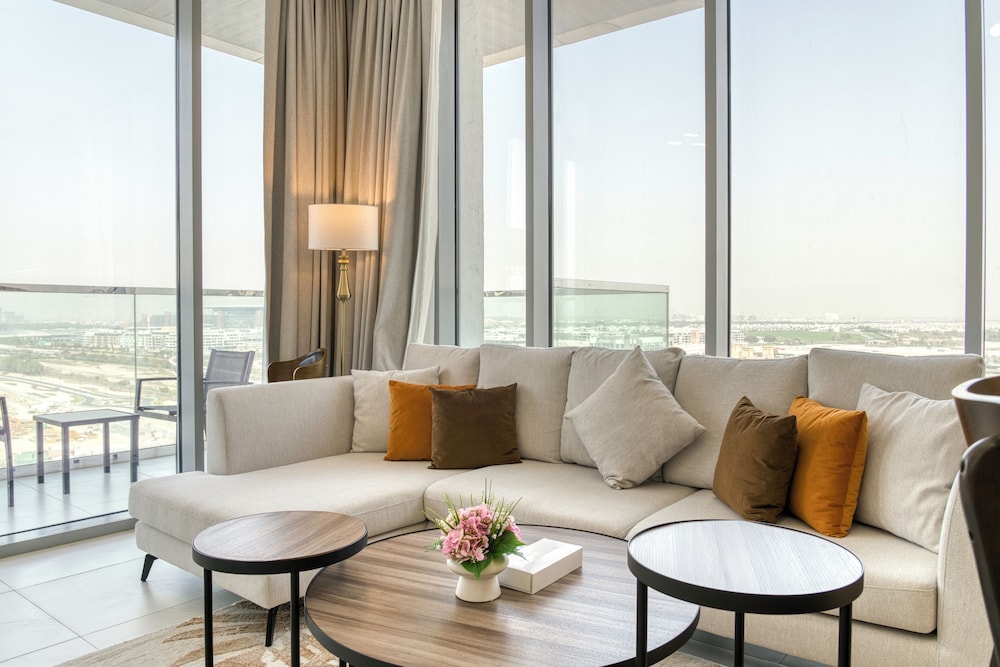 PVH - 1BR Lagoon View - District One