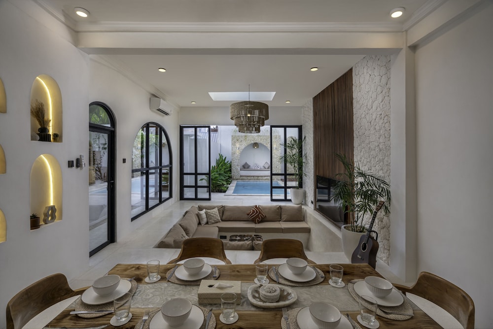 Casa Amor by GORO