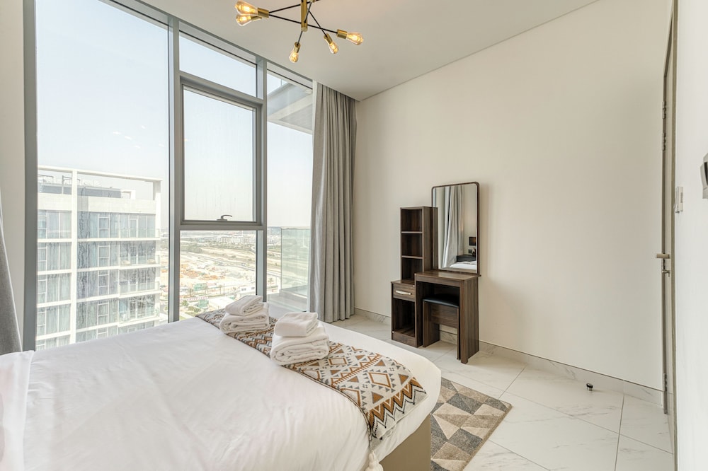 PVH - 1BR Lagoon View - District One