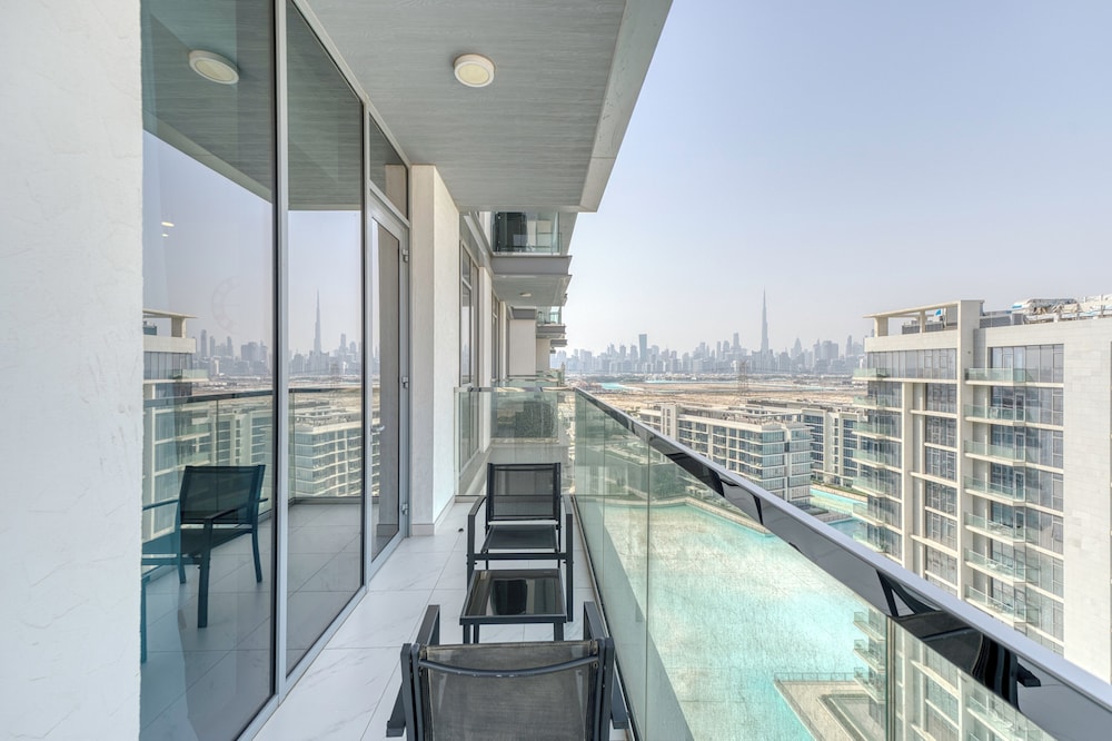 PVH - 1BR Lagoon View - District One