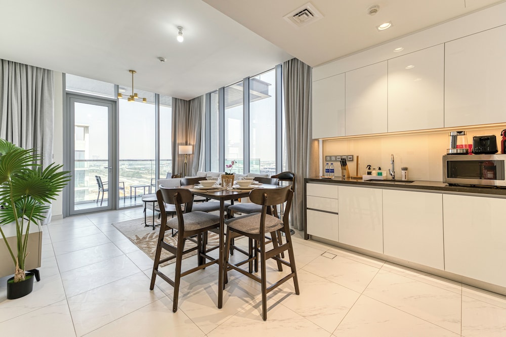 PVH - 1BR Lagoon View - District One