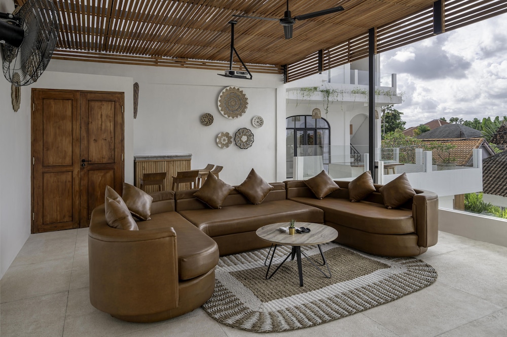 Casa Amor by GORO