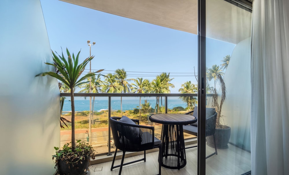 SYH - Complete Beachfront Condominium in Cabo Branco/pb