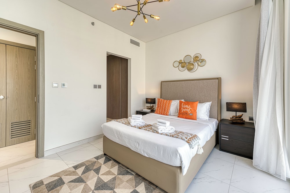 PVH - 1BR Lagoon View - District One