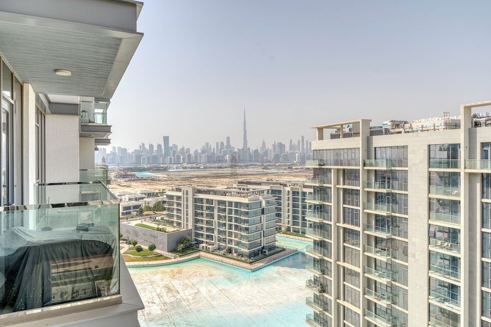 PVH - 1BR Lagoon View - District One