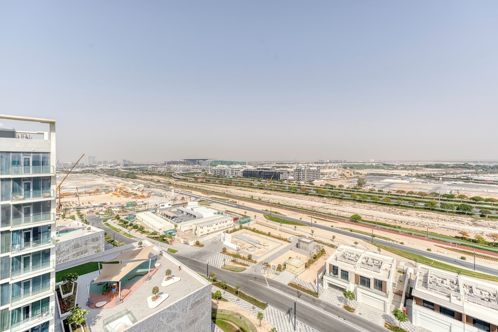 PVH - 1BR Lagoon View - District One