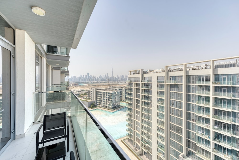 PVH - 1BR Lagoon View - District One