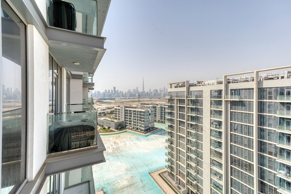 PVH - 1BR Lagoon View - District One