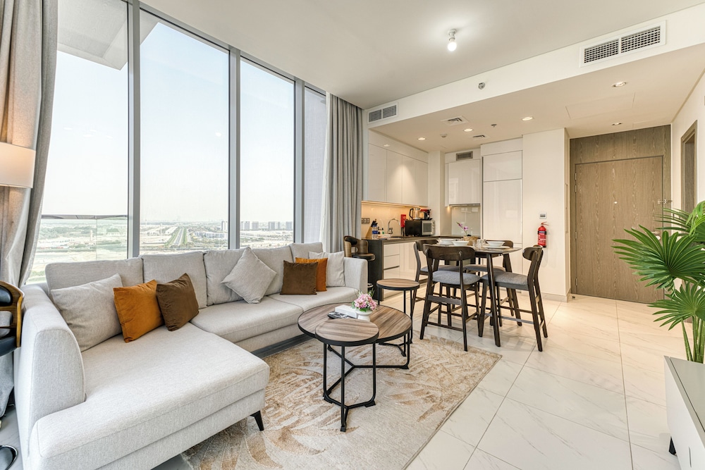 PVH - 1BR Lagoon View - District One