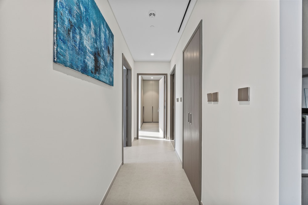 Luxury City Stay Near Mall and Pool