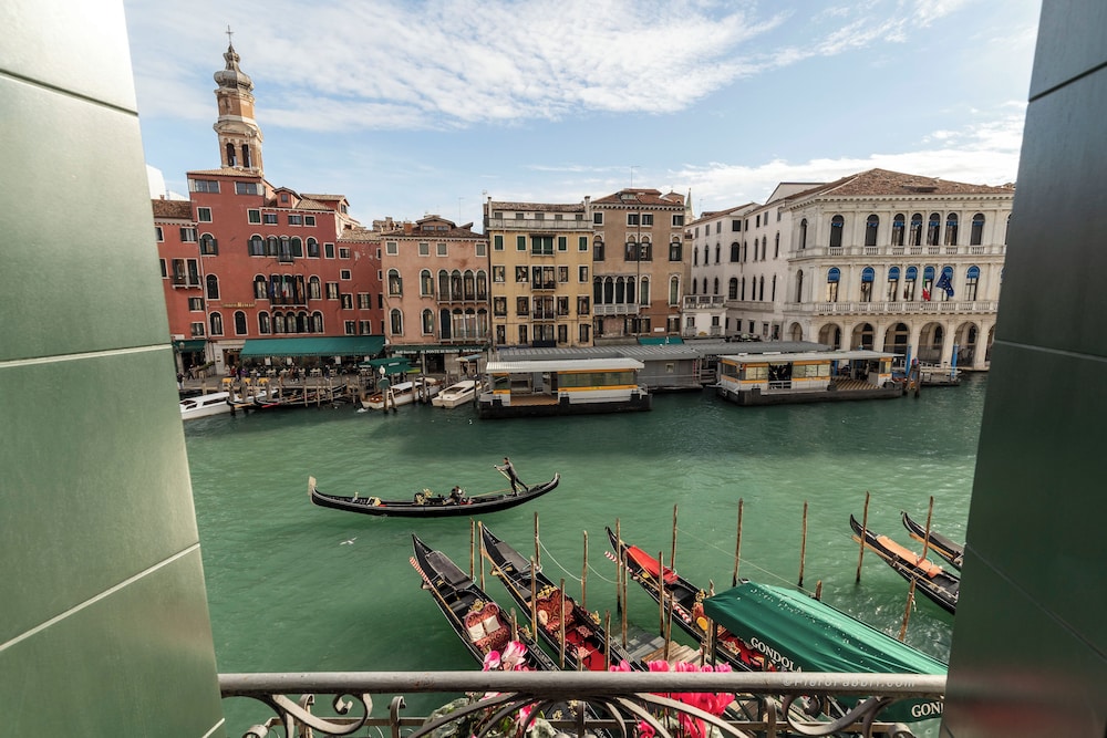 Rialto Grand Canal by Wonderful Italy