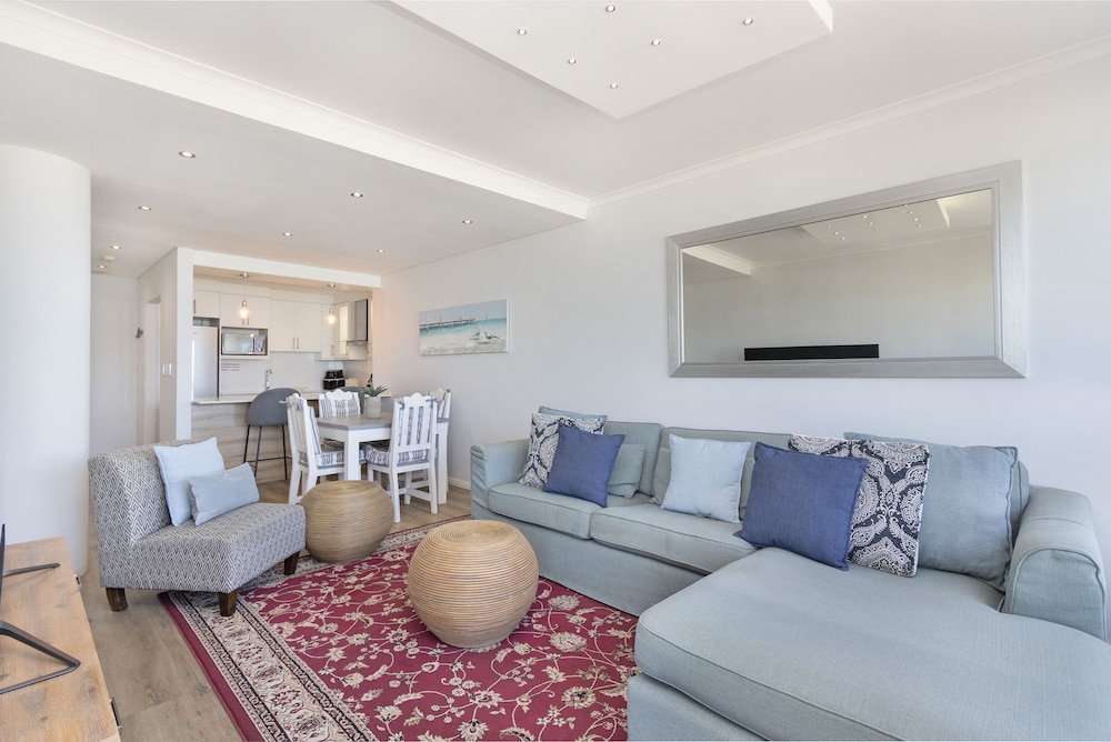 Portico 704