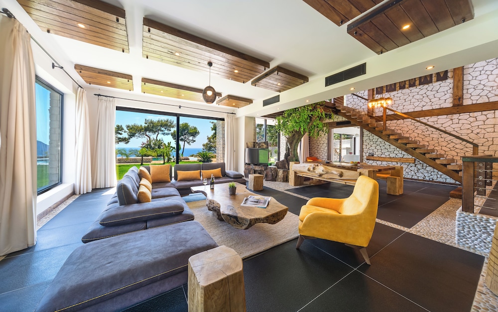 Private Island-Style Ultra Luxury Villa Estate