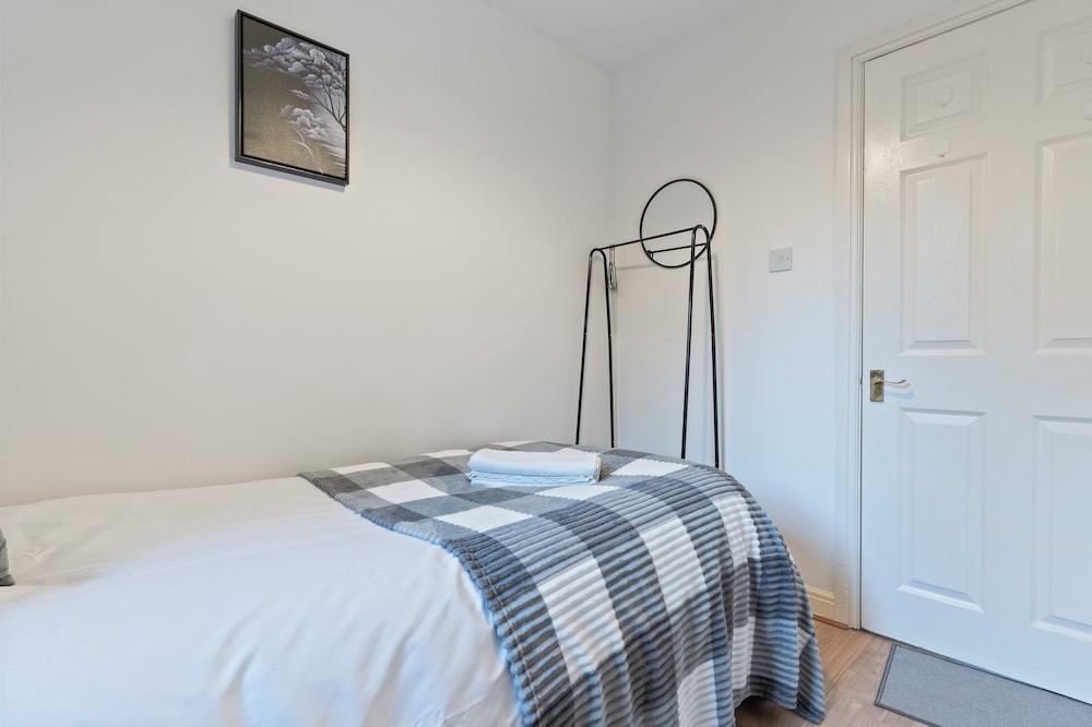 Cozy London Townhouse With 4 Bedrooms