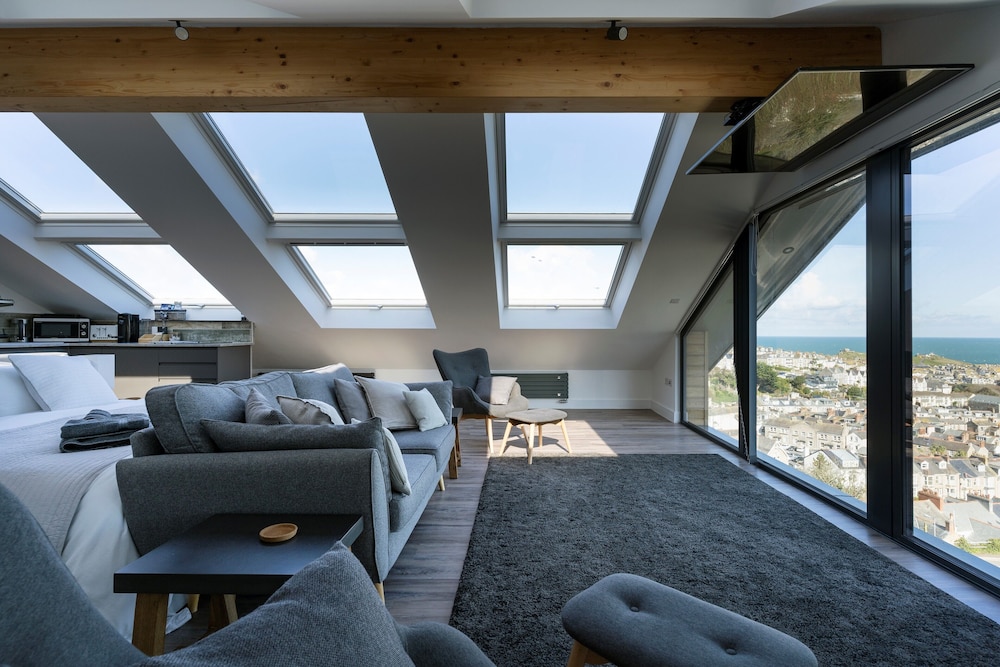 Uno - St Ives view 3