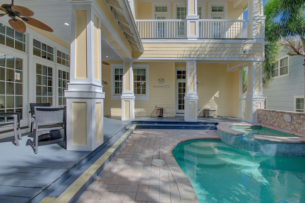 Ultimate Island Getaway - Monthly Beach Rental 4 Bedroom Home by RedAwning - Image 1