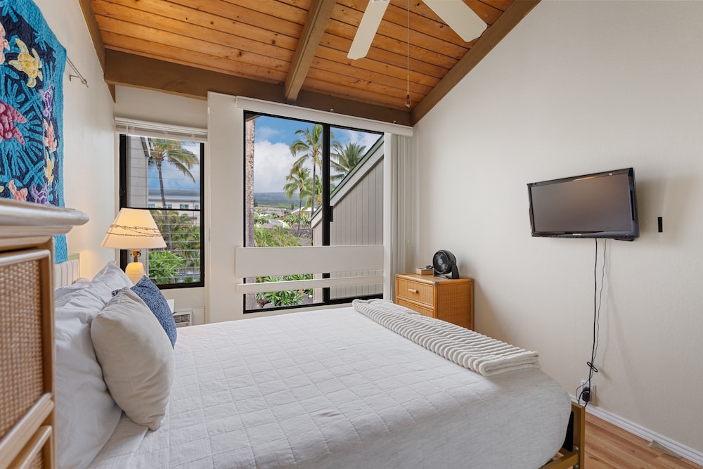 Kailua Bay Resort 4-305 2 Bedroom Condo