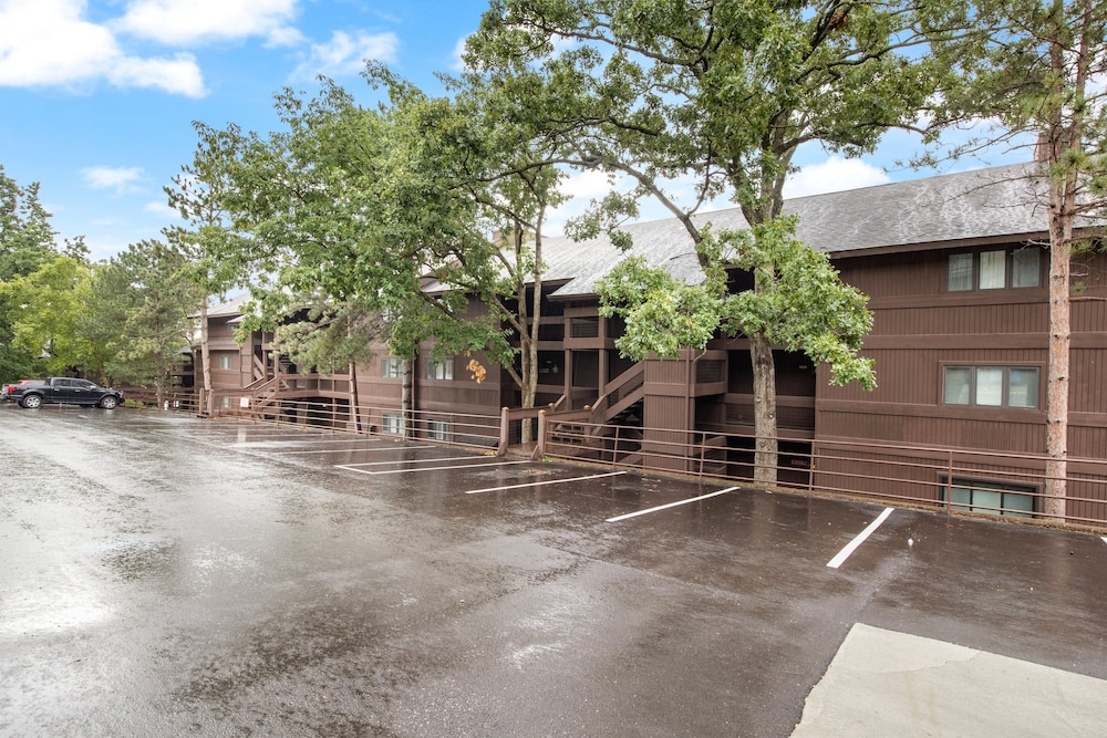 Stunning Lake Views, Pools, Wildlife, Pet-friendly
