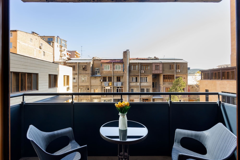 Apartment by Luxe Group DI888