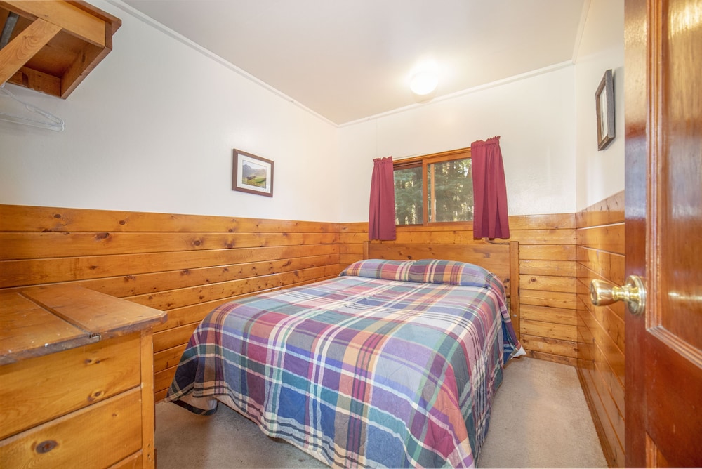 Bear Paw Lodge