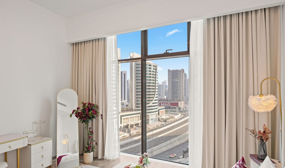 Blossoming 1BR Walk to Dubai Mall & Pool