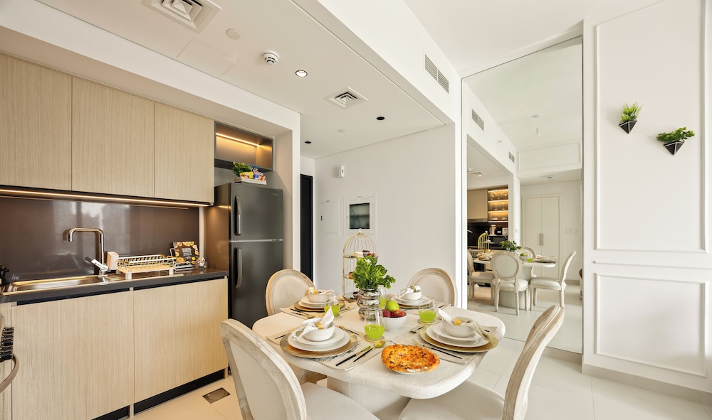Alluring Parisian 1Br in Burj Crown