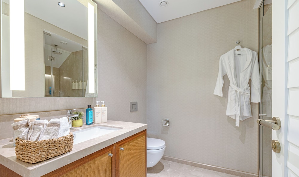 3-Bedroom Beachfront Villa with Hotel Amenities