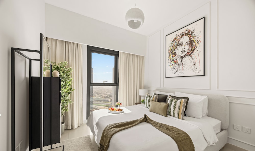 Alluring Parisian 1Br in Burj Crown
