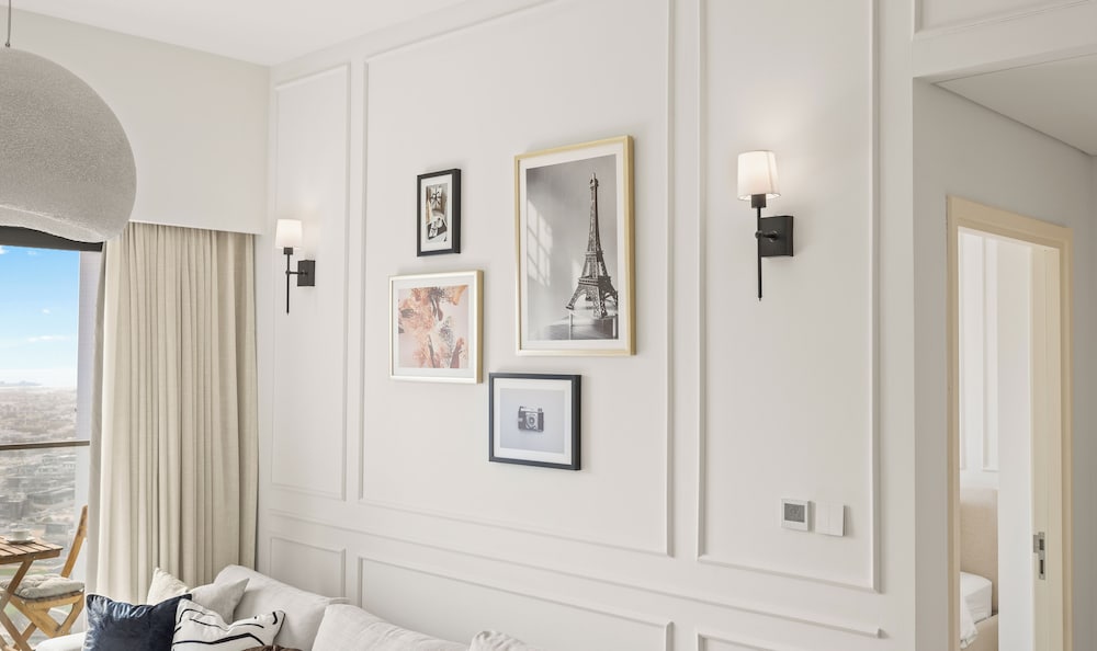 Alluring Parisian 1Br in Burj Crown