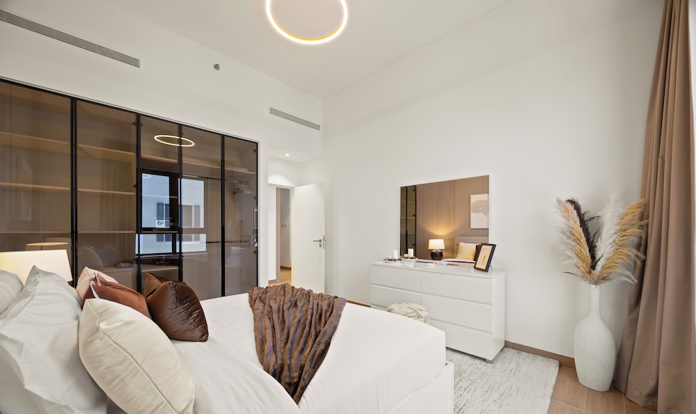 Portside Bliss La Mer 1 BR with Sea View
