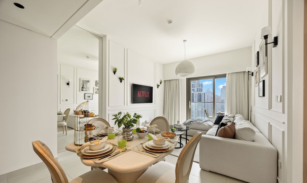 Alluring Parisian 1Br in Burj Crown