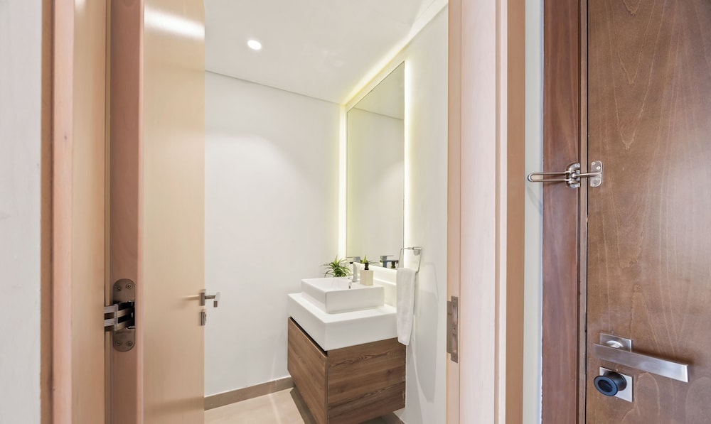 Blossoming 1BR Walk to Dubai Mall & Pool