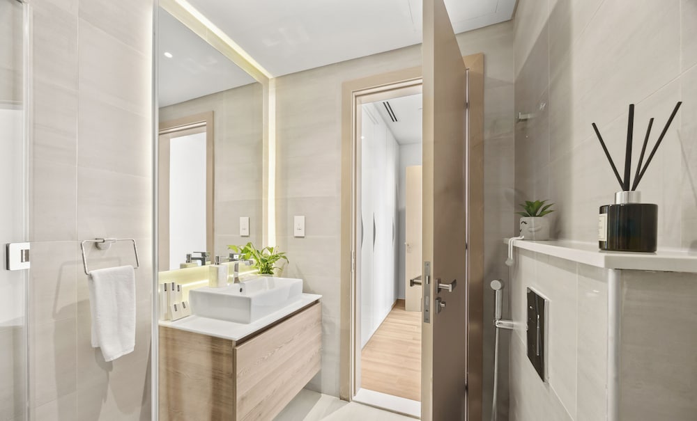 Blossoming 1BR Walk to Dubai Mall & Pool