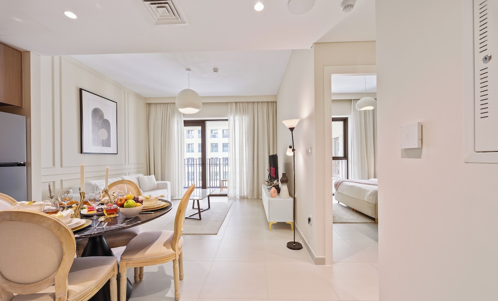 Pink Panther Soft Glam 1BR in Surf 2