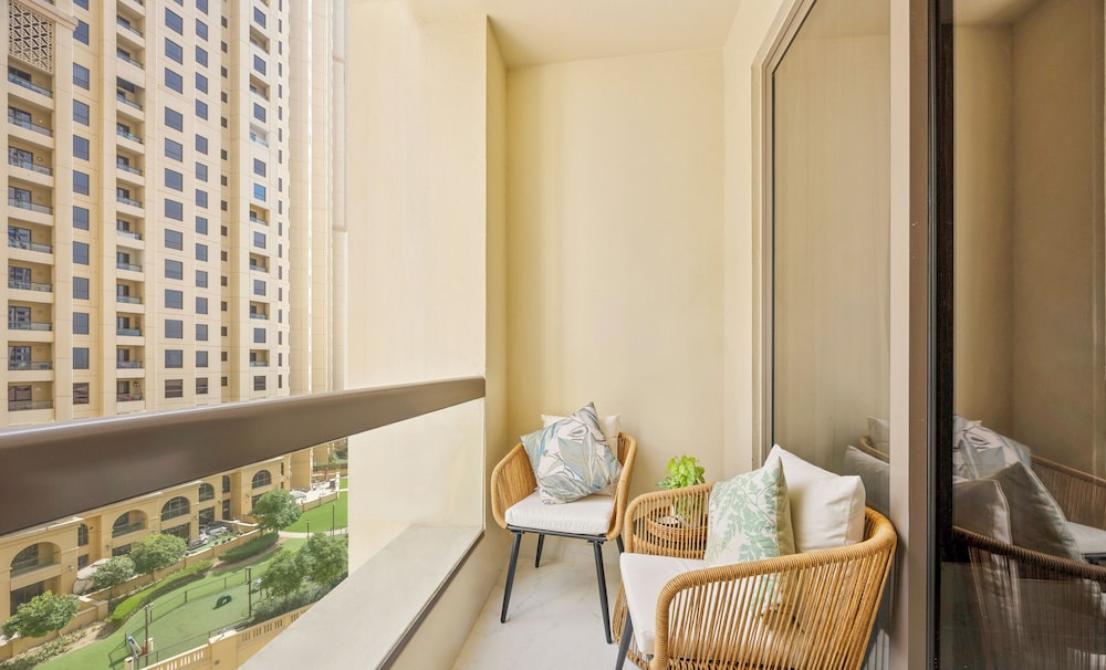 Beachfront Studio JBR Walk Murjan 2
