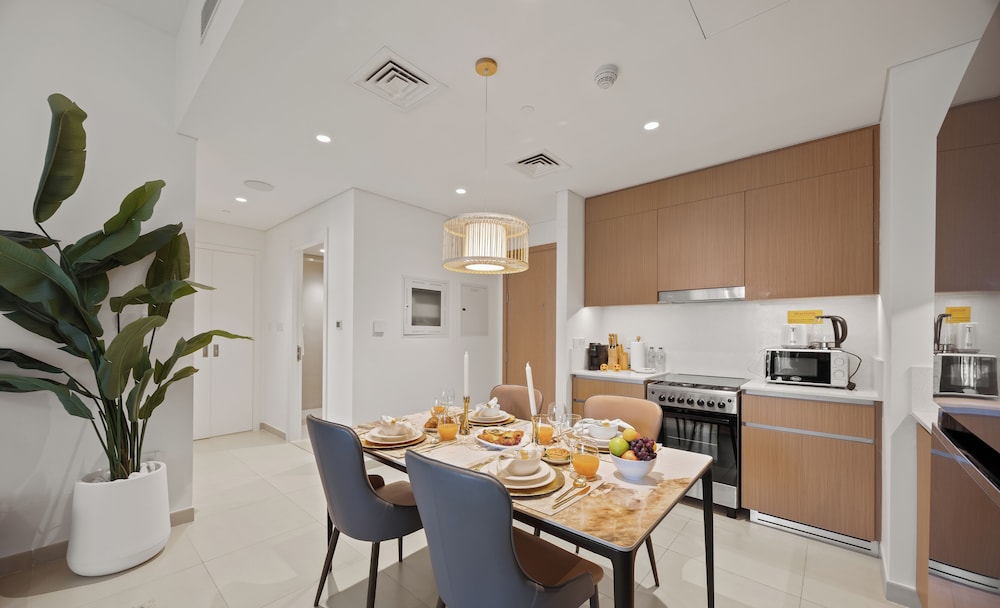 Earthy Elegant 1BR Surf 2 Creek Beach
