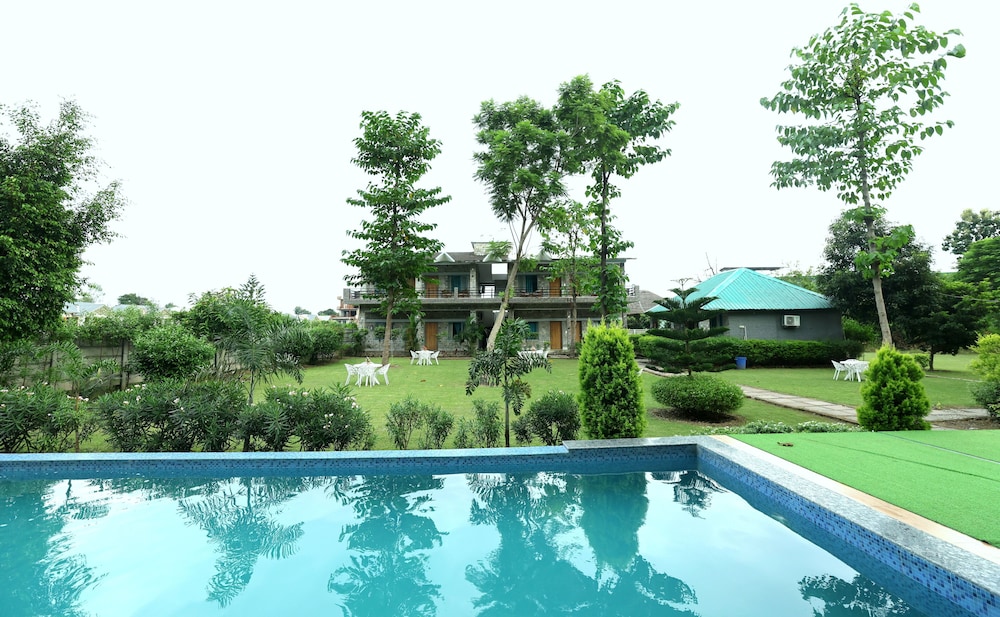 Aranya Resort & Suites By Shivaneel