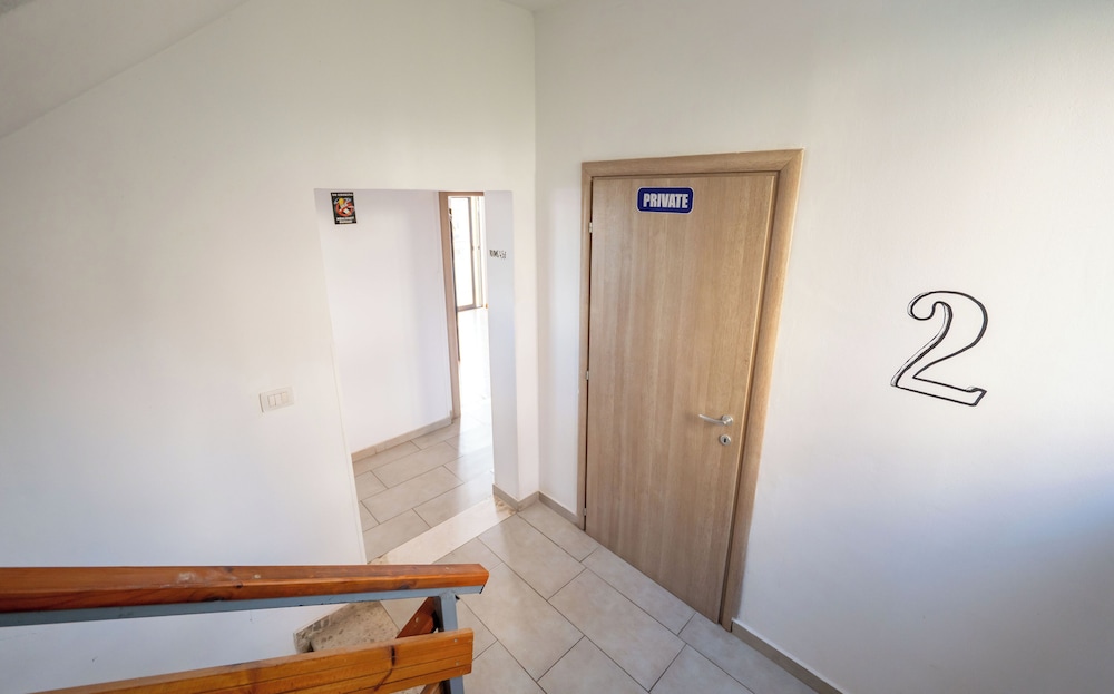 Lazy Roo Hostel Saranda