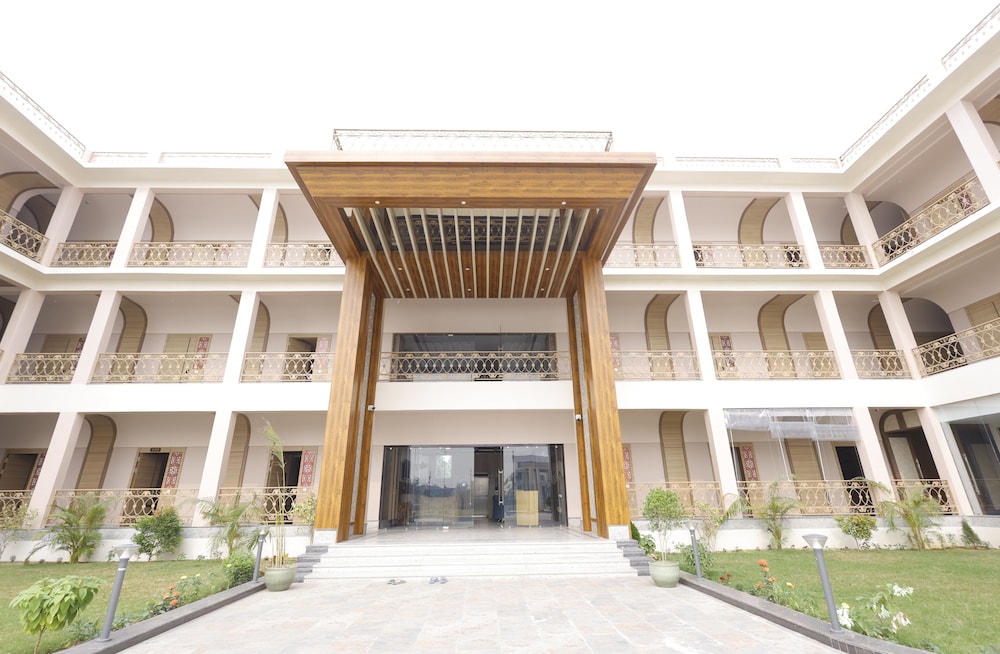 Nirvana Grand Hotel & Resort
