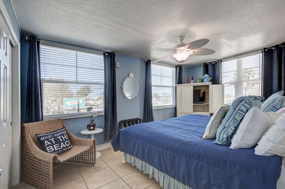 Clearwater Beach Suites 201 2 Bedroom Condo by RedAwning - Image 3
