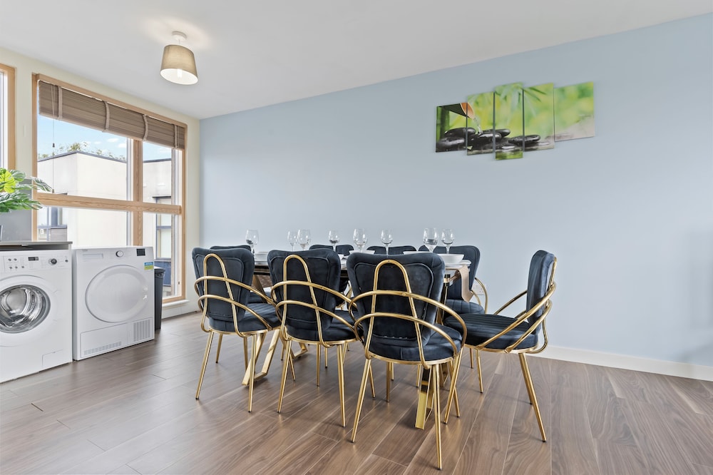 Retreat Private Rooftop 3 Bedroom Apartment