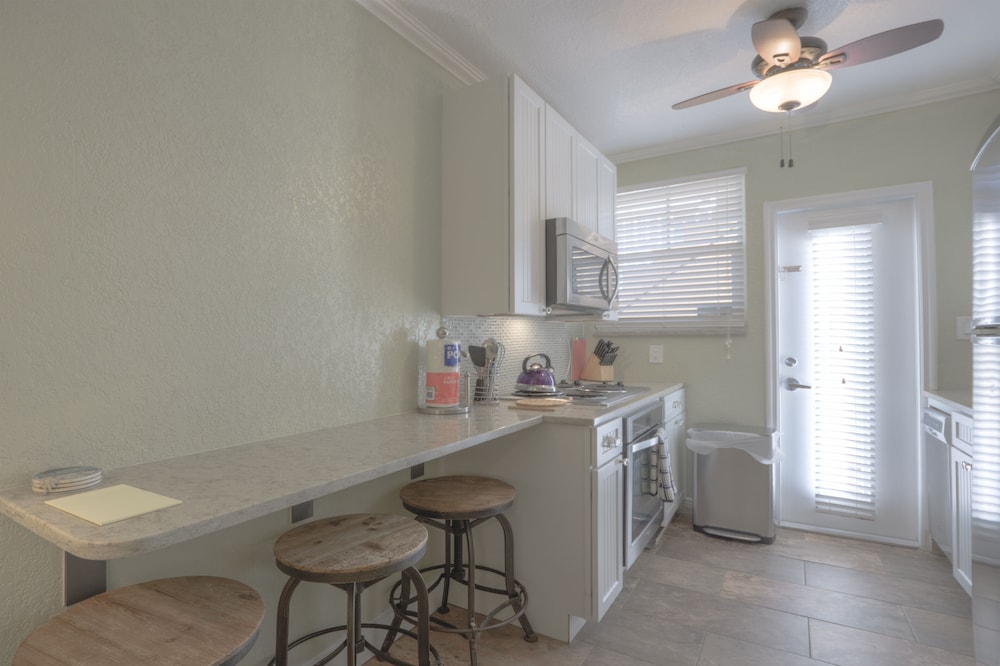 105 Clearwater Beach Suites 1 Bedroom Condo by RedAwning view 3