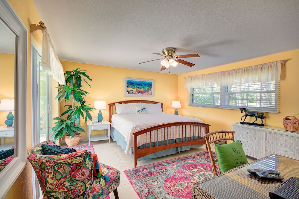 Narcissus Beach House - Weekly Beach Rental 2 Bedroom Home by Redawning view 2