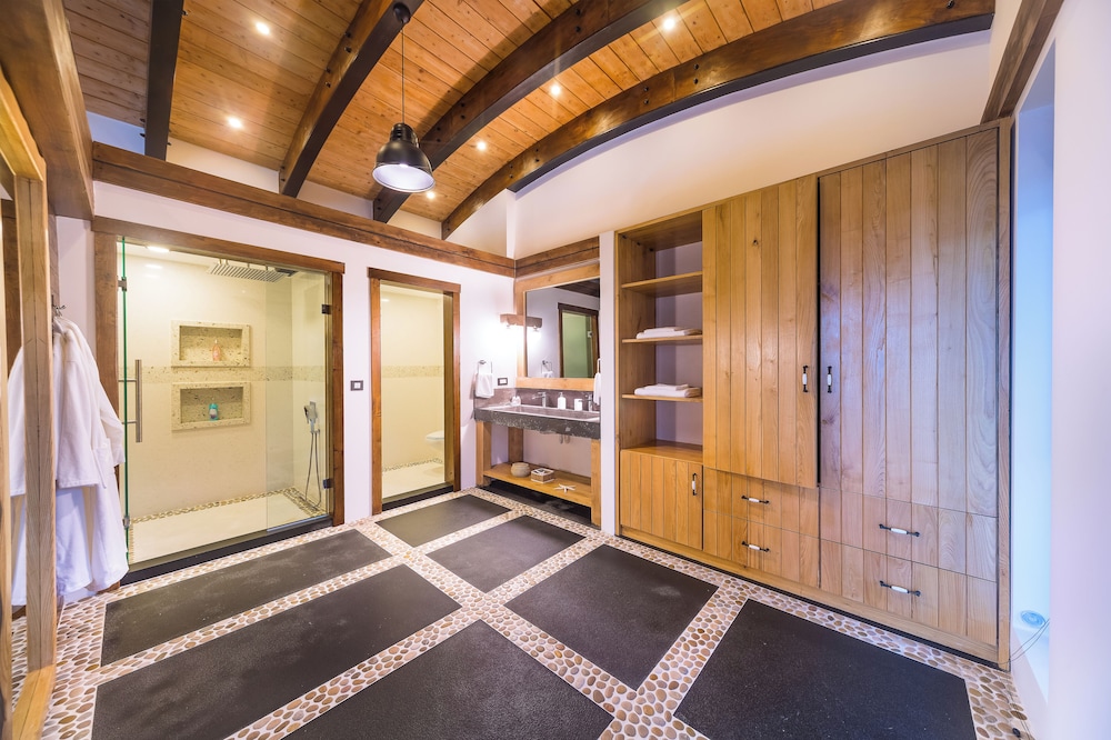 Private Island-Style Ultra Luxury Villa Estate