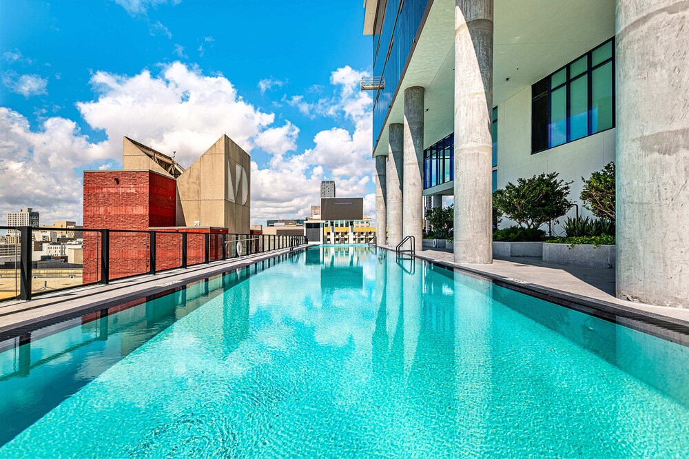 Luxury Studio with Stunning Views & Pool