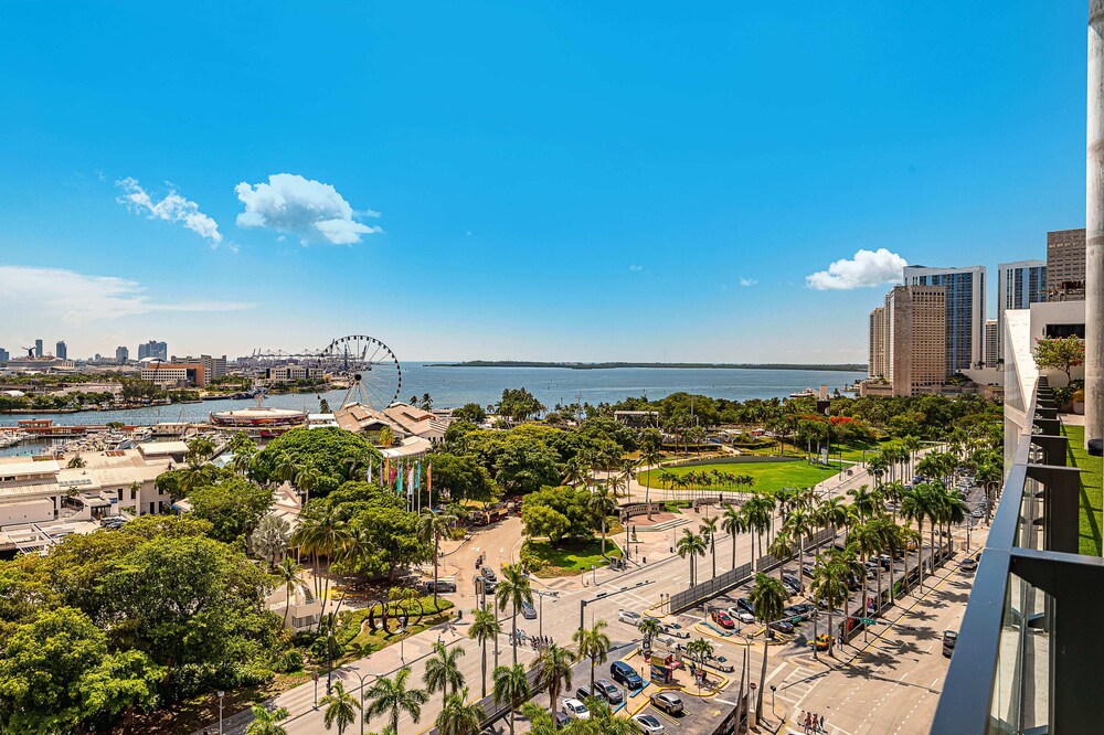 Aparment Just Step Away at Bayfront Park